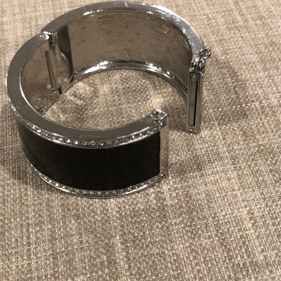 Cuff bracelet - Picture 3 of 4